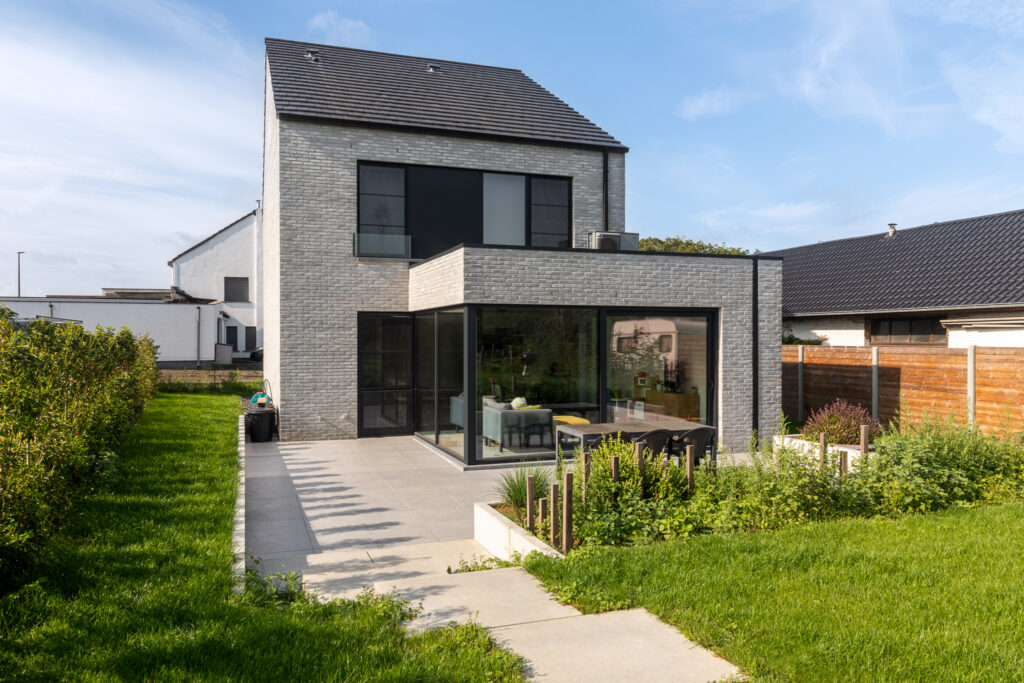 Hedendaagse woning met tuin